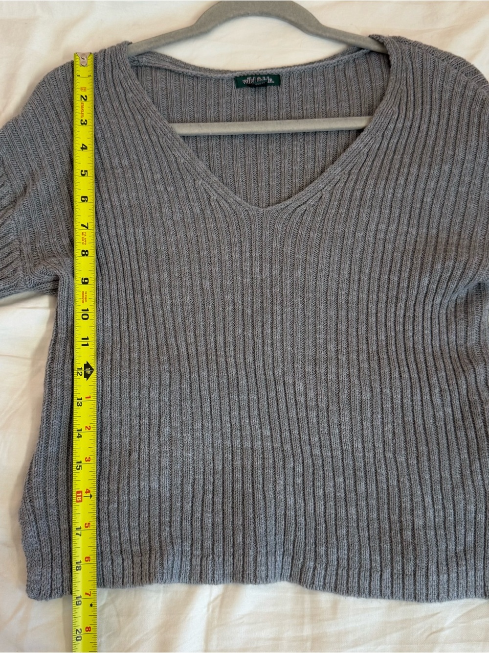 Wild Fable Gray Ribbed V-Neck Sweater Size Small - Picture 6 of 6